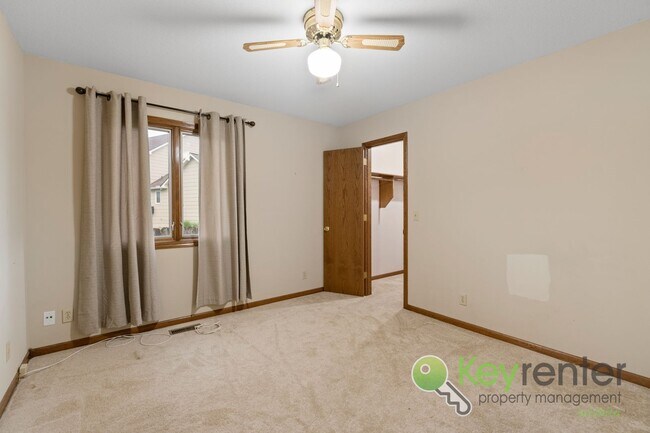 Building Photo - Beautiful 4 bed/3 bath with golf course vi...