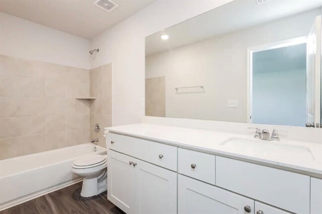 Building Photo - 2003 Malus Wy