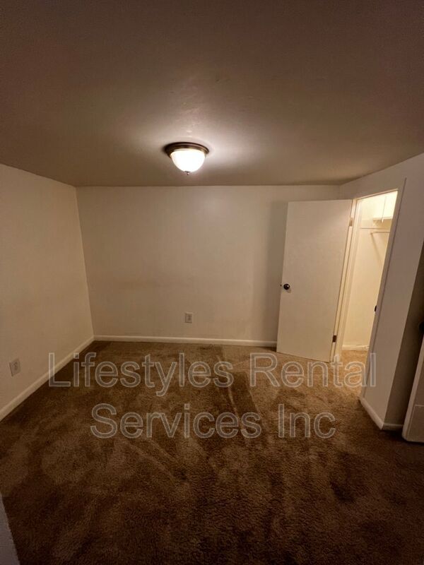 Building Photo - 3719 Mayflower St#C C