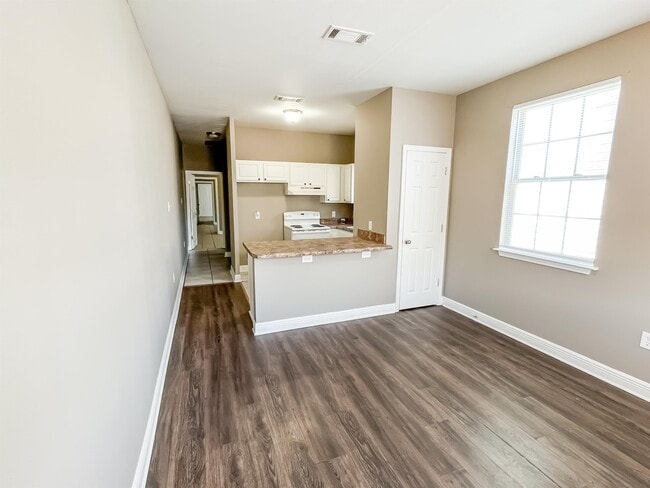 Building Photo - 1916 Eagle St