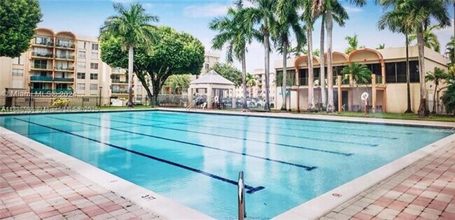 Building Photo - 9340 Fontainebleau Blvd