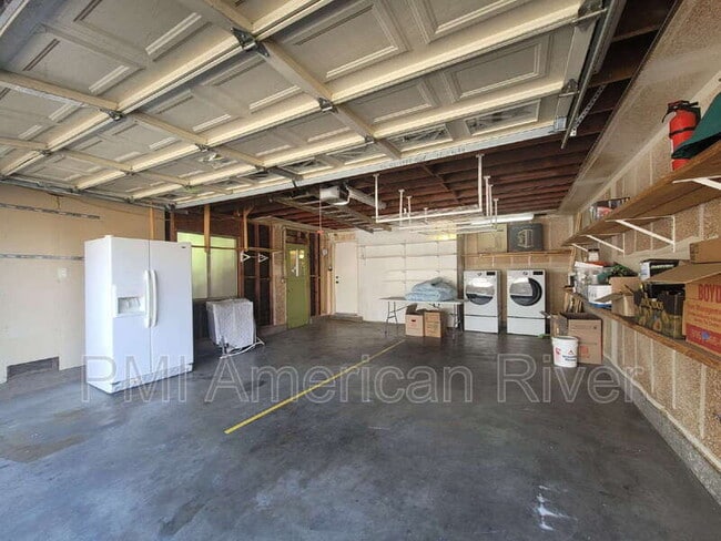 Building Photo - 8387 La Riviera Dr