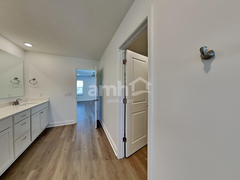 Building Photo - 202 Kramer Mills Dr