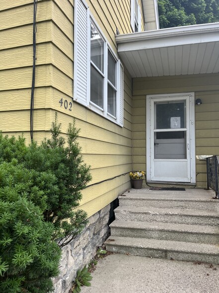 Building Photo - 402 S Memorial Dr