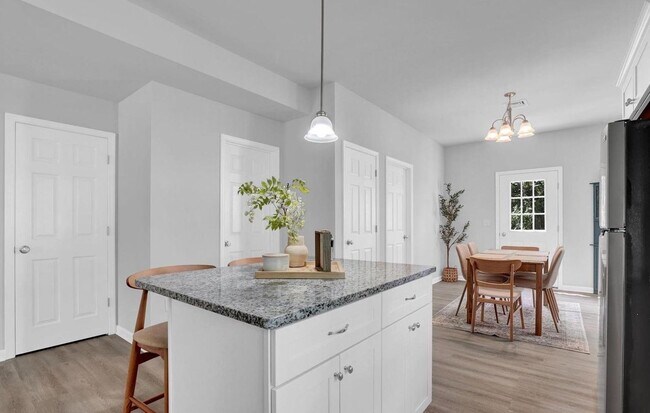 Building Photo - 2422 Lehman St