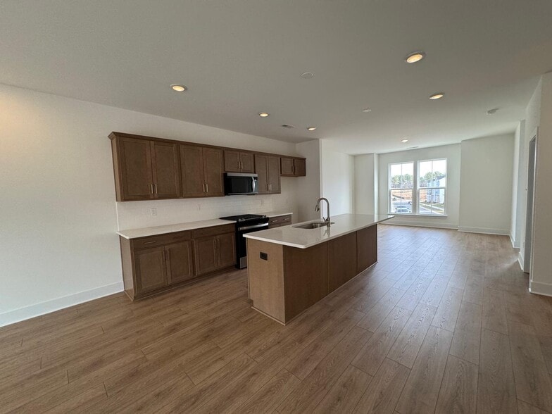 Building Photo - 6606 Sunrise Oasis Ln