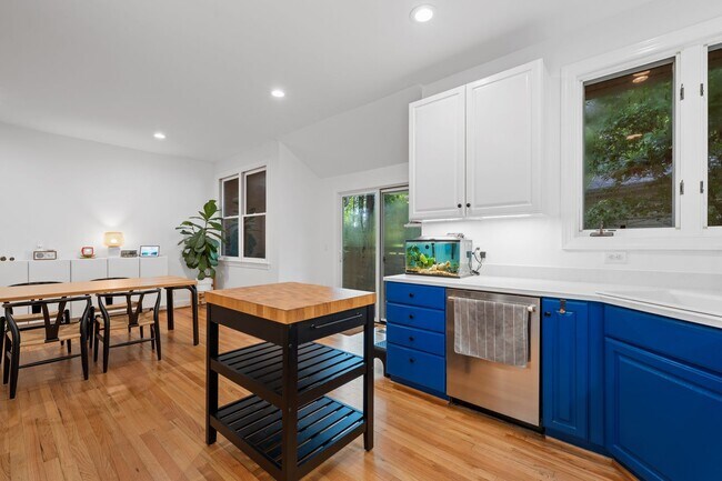 Building Photo - Beautiful Home in the Desirable Bel Arbor Community!