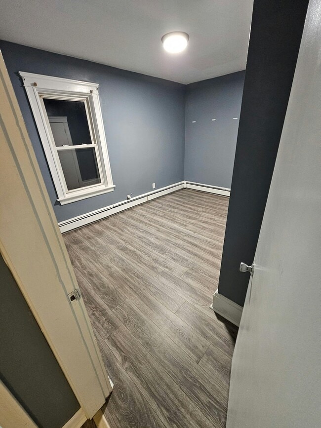 Building Photo - 160 Papineau Ave