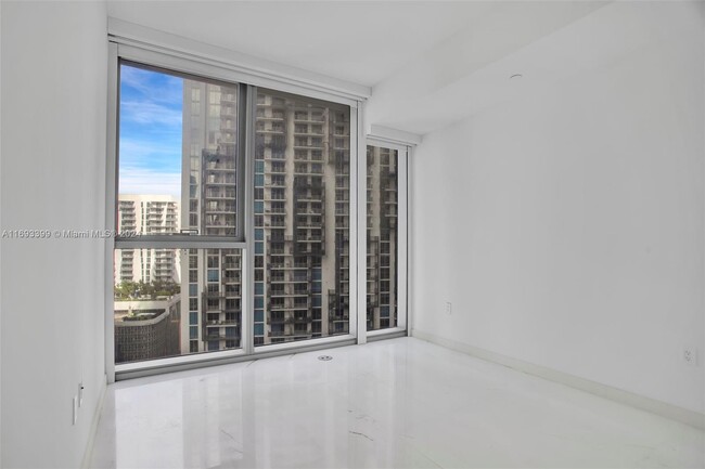 Building Photo - 300 Biscayne Boulevard Way