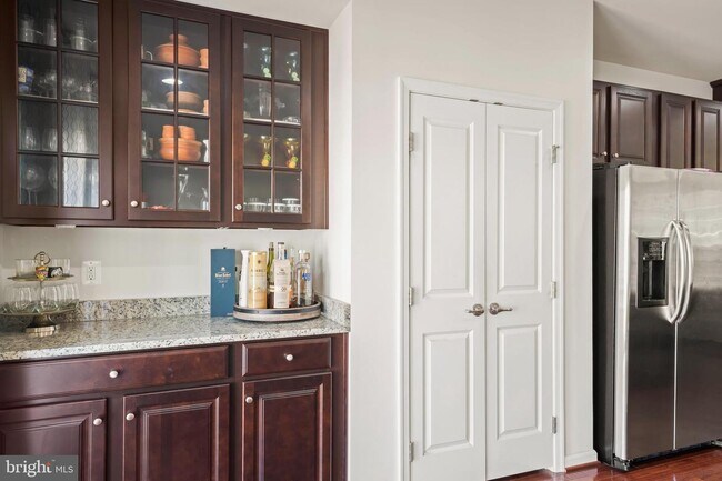 Building Photo - 42642 Burbank Terrace