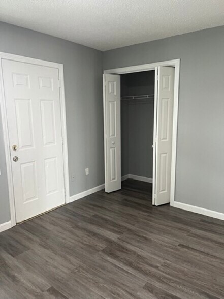 Building Photo - 386 Summer St