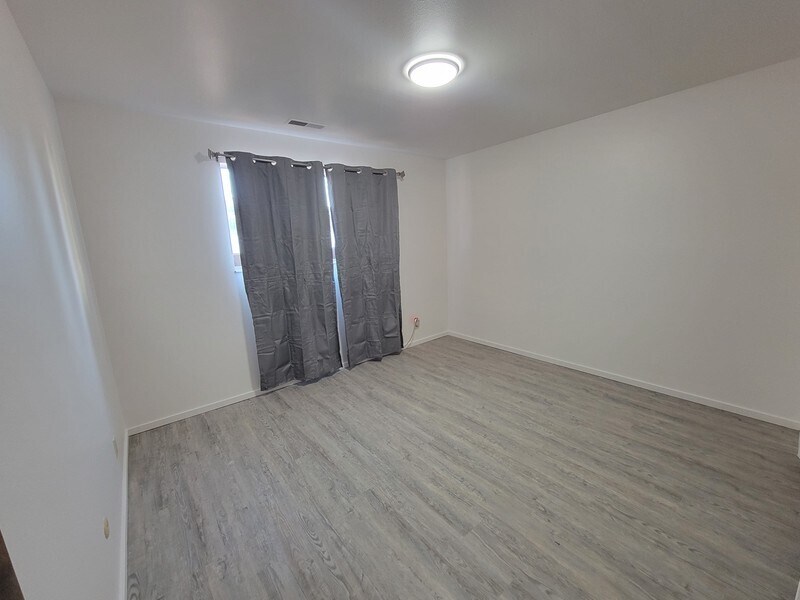 Building Photo - 31 E 1100 S