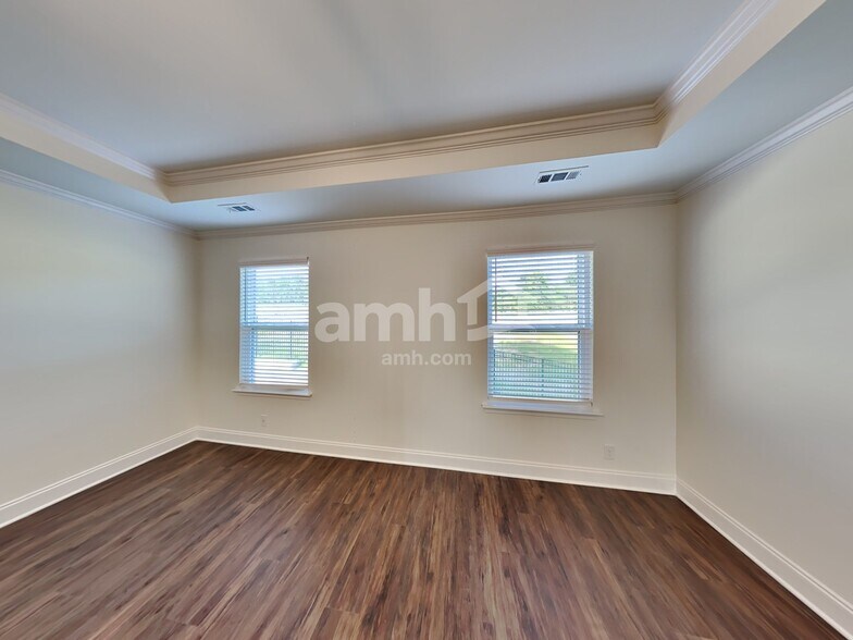 Building Photo - 209 Malayna Dr S