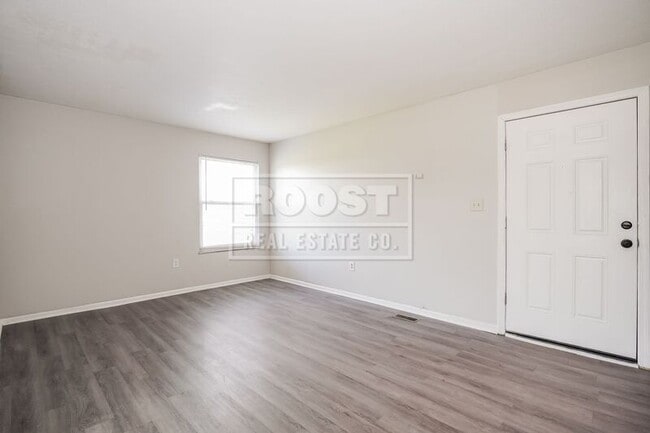 Building Photo - 5623 Chatford Dr