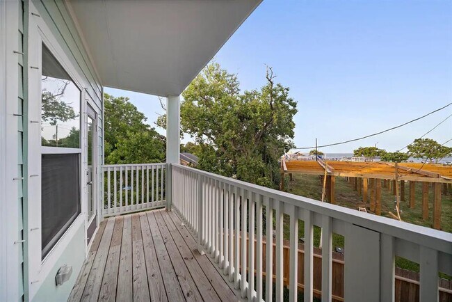 Building Photo - 714 Lee St