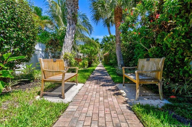 Building Photo - 229 Colony Rd