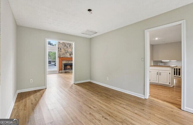 Building Photo - 270 St Simons Cove