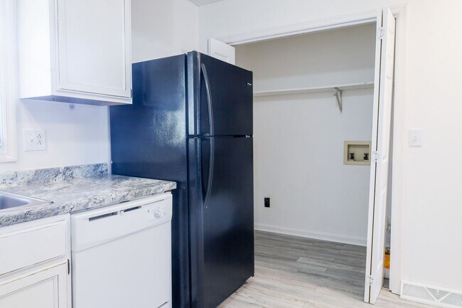 Building Photo - 150 Bart Greene Dr