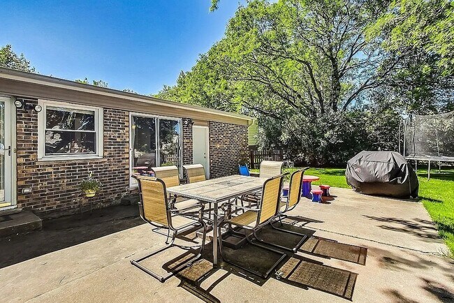 Building Photo - 318 W Hackberry Dr