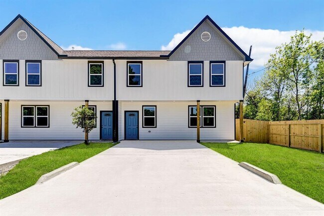 Building Photo - 8404 Tate St