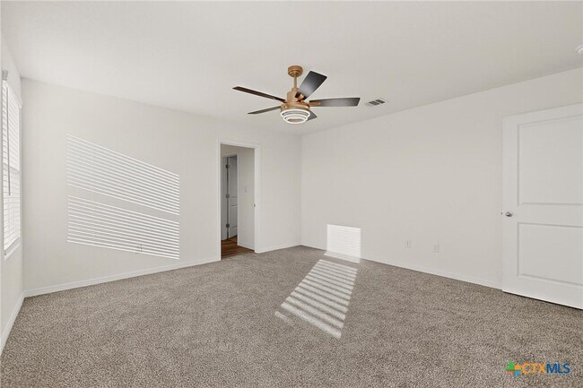 Building Photo - 361 Wren Ln
