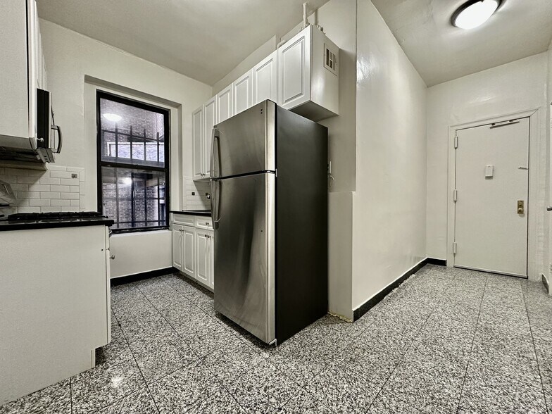 Building Photo - 664 W 163rd St