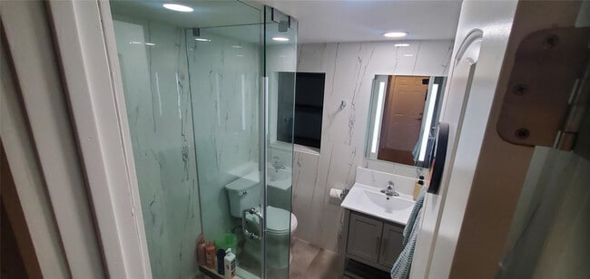 Building Photo - 2009 Admirals Way