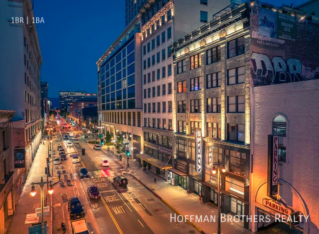 Building Photo - 432 S Broadway