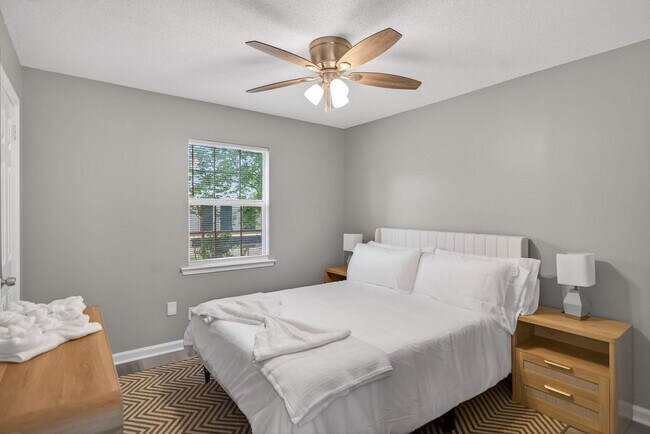 Building Photo - 2420 Haddington Rd