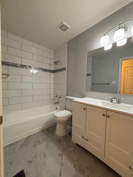 Hallway Bath - 160 E Eads Dr