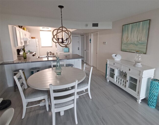 Building Photo - 9900 S Ocean Dr