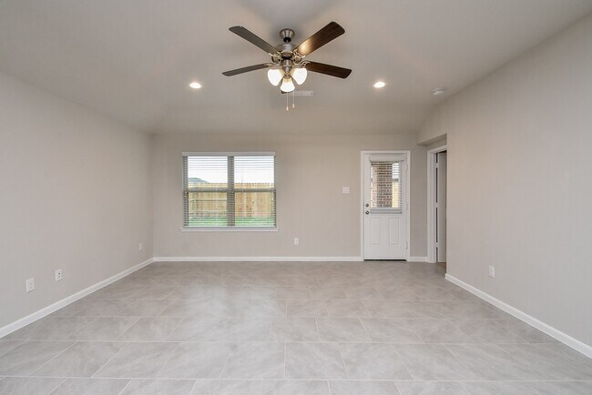 Building Photo - 1427 Central Heights Dr