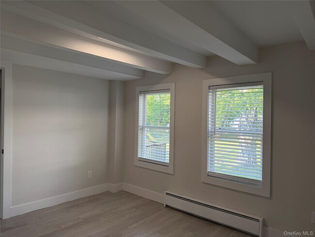 Building Photo - 1445 Burlingham Rd