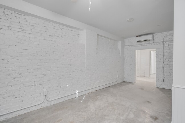 Building Photo - 315 W 38th St