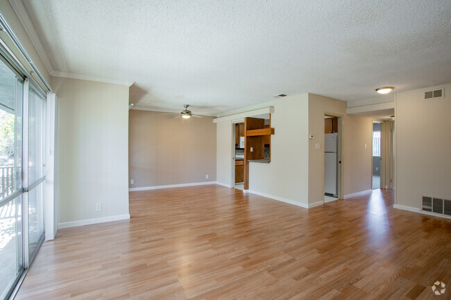 2BR, 1BA - 996SF - Solano Apartments