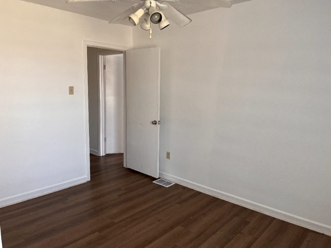 Building Photo - 104 Tara Dr