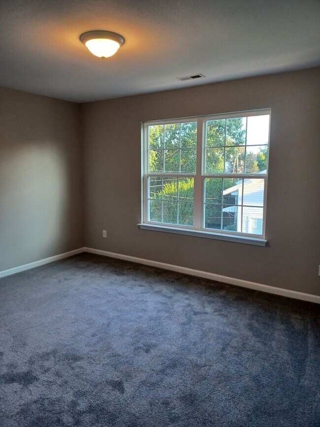 Building Photo - Newly Constructed 5 Bedroom Home in Hampton