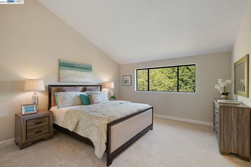 Building Photo - 5977 Skyfarm Dr