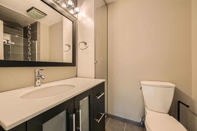 Building Photo - Main level Two Bedroom in Cheyenne Mountai...