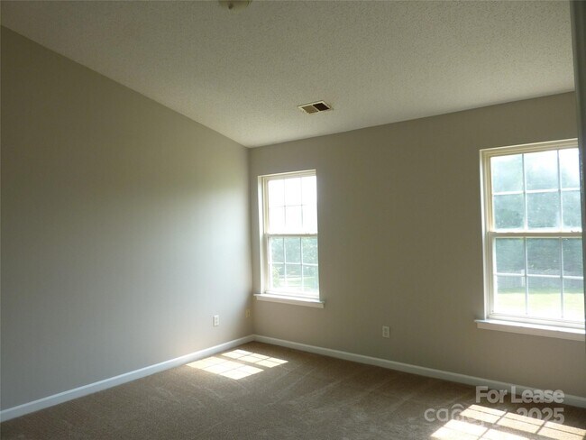 Building Photo - 8841 Laurel Run Dr