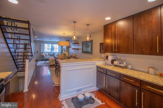 Building Photo - 140 Mercy St