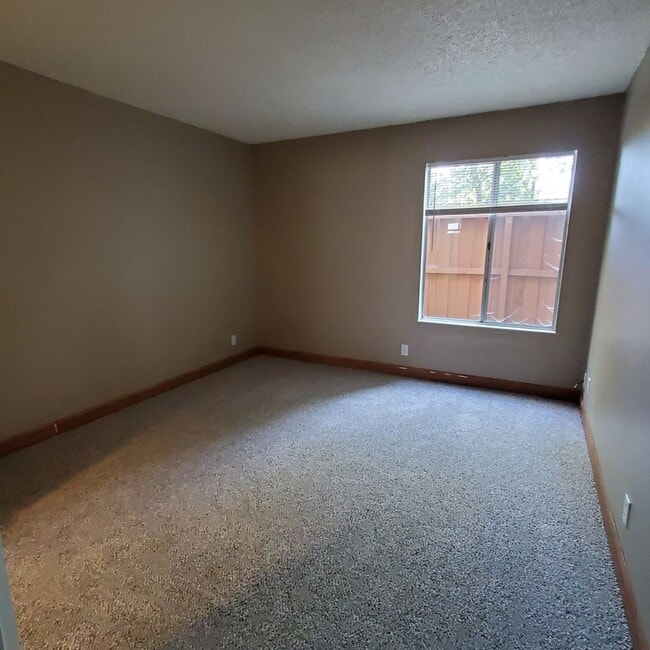 Building Photo - Convenient Livermore 1bd/1ba Ground Floor Condo- Available in April