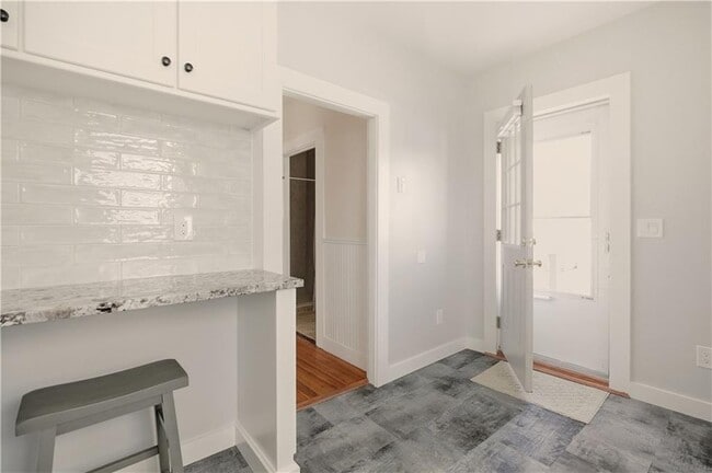 Building Photo - 65 Maple Ave