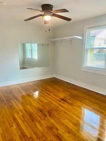 Building Photo - 516 36th Ave N