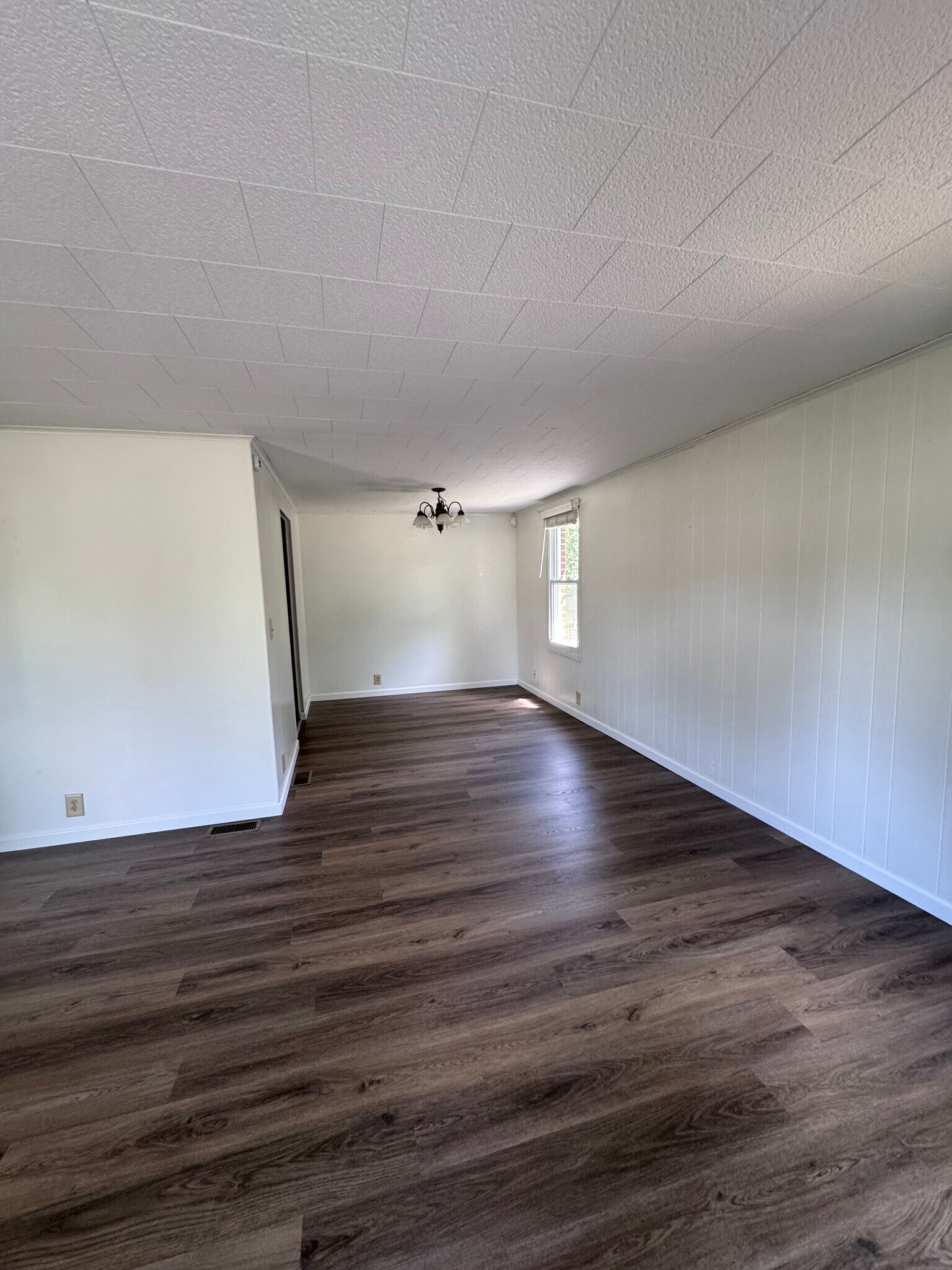 Building Photo - 2300 Sun Valley Cir