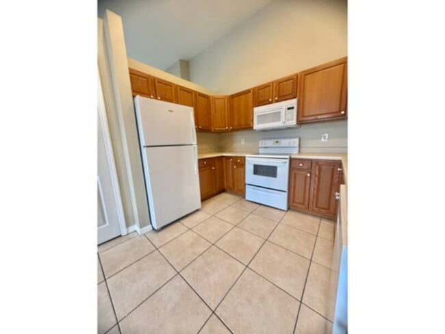 Building Photo - First Month Free! Available Now! 2 Bed 2 Bath Located SE Cape Coral