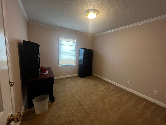 Building Photo - Three bedroom, 2 bath house in Gibsonville