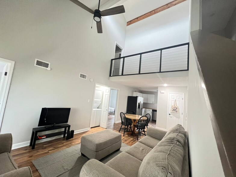 Primary Photo - 515 37th Ave N