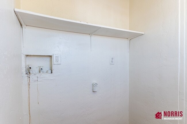 Building Photo - Manufactured home with NO HOA and Plenty of Space