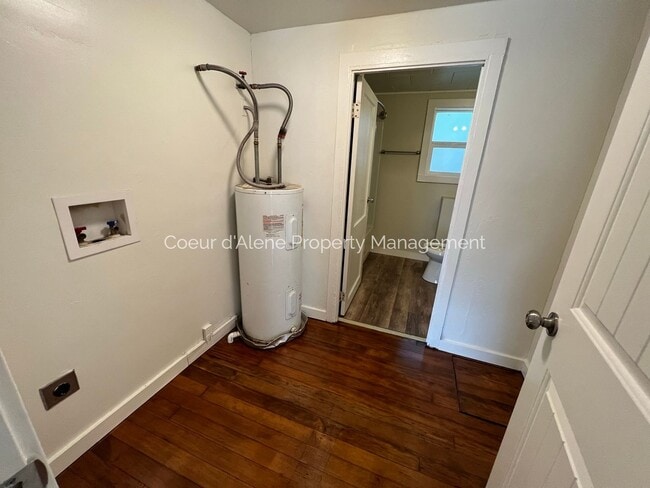 Building Photo - 2 bed, 1 bath in great Mid Town location!